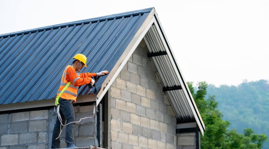 Professional gutter cleaning in Tyner, IN